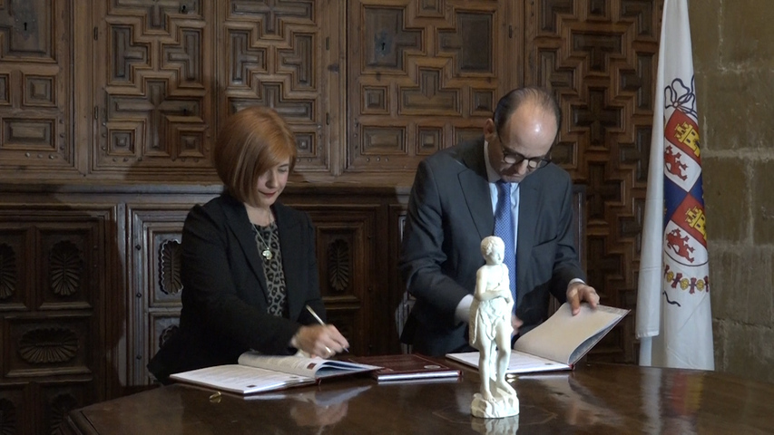 La Capilla del Salvador acoge la firma del convenio entre la Casa ducal Medinaceli y el Ayuntamiento de Úbeda