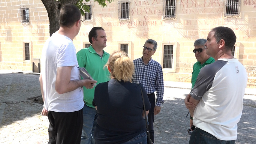 Joaquín López pide el voto para IU en Baeza