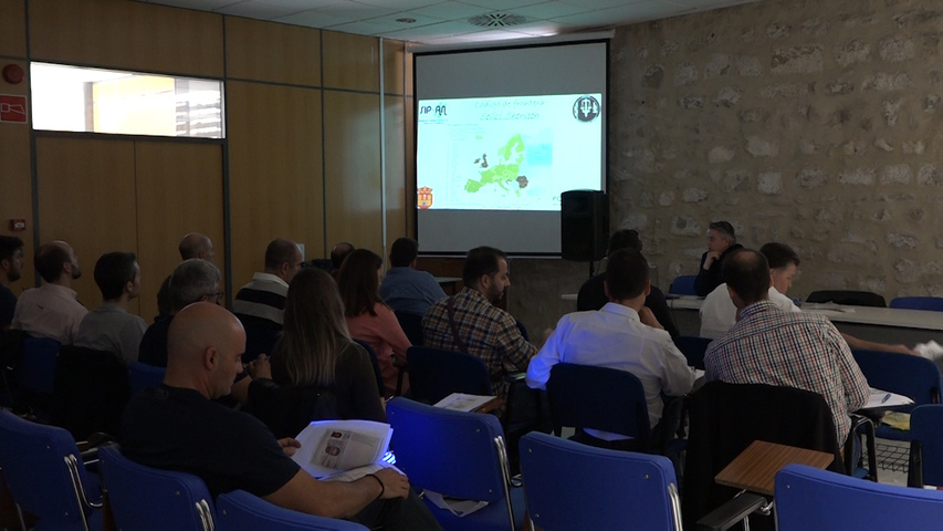 Policías locales se forman en Baeza sobre documentos falsos 2 policia
