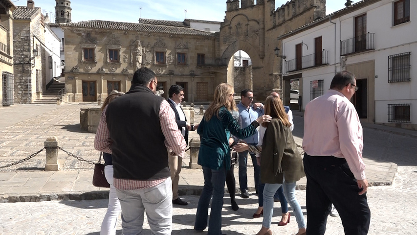 La secretaria general de comunicación del PP visita Baeza