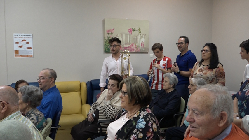 Taller Intergeneracional de Aprendizaje y Servicio, con música, en la Asociación 21 de septimbre
