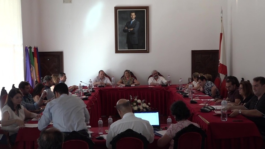 El Pleno de Baeza aprueba la distribución de concejalías y retribuciones del mandato municipal