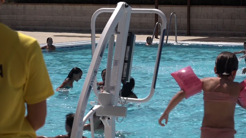 Nuevo elevador acuático en la piscina municipal de Úbeda