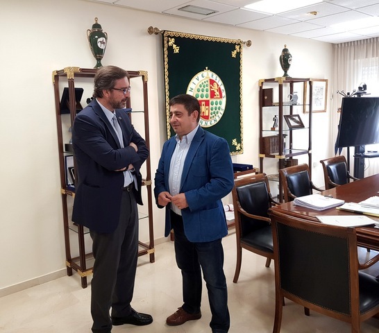 El presidente de la Administración provincial ha realizado en la Universidad de Jaén su primera visita institucional de este mandato corporativo