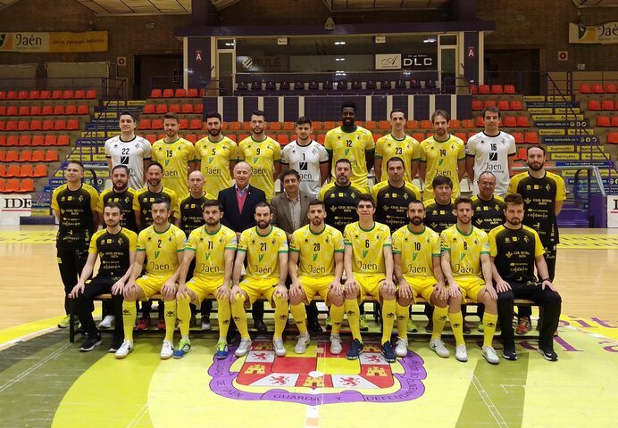 El presidente de la Diputación participa en la foto oficial del Jaén Paraíso Interior Fútbol Sala