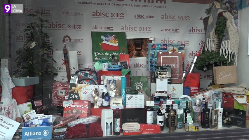 Paco Bohórquez recibe la cesta de Navidad de ABISC