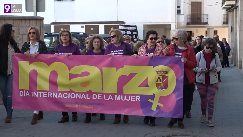 La batucada Soles anima la manifestación reivindicativa del 8-M en Torreperogil