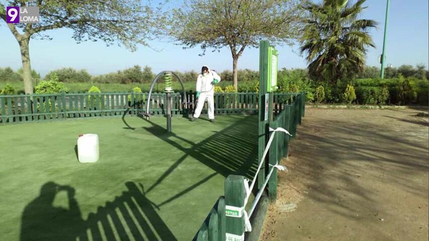 Resurja actúa limpiando zonas de juegos infantiles en Baeza