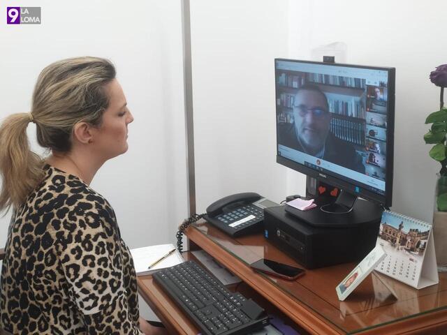 Baeza pone a disposición de los Centros Educativos medios de conexión wifi 4 17 Lola Marin en la reunión con los directores de los centros educativos de Baeza