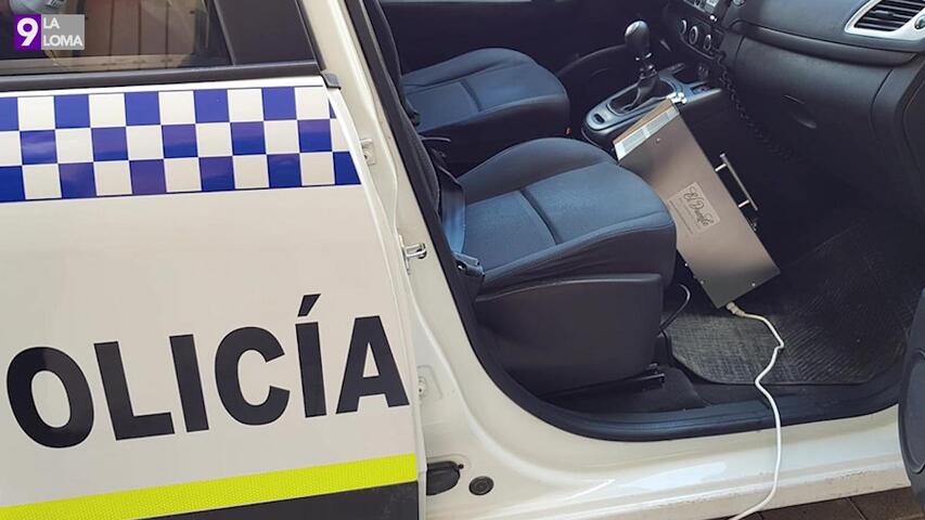 Un establecimiento de Torreperogil permitirá que la Policía Local limpie sus coches con su máquina de ozono