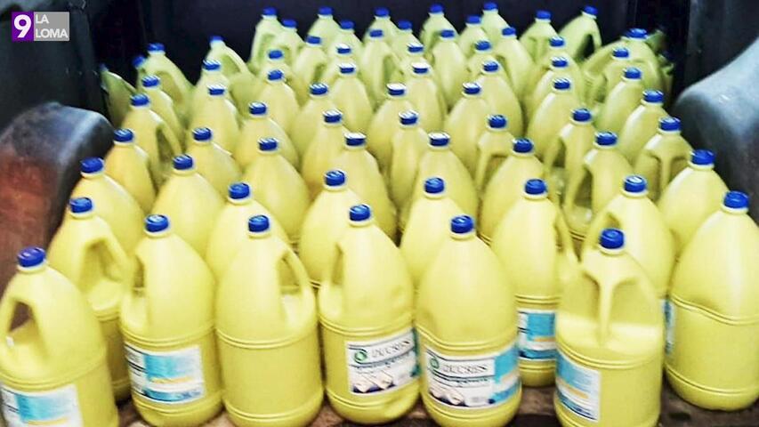 El Ayuntamiento de Lupión recibe donanción de botellas de lejía Instalaciones Botija y Estructuras Metálicas «Mateo Isac García»