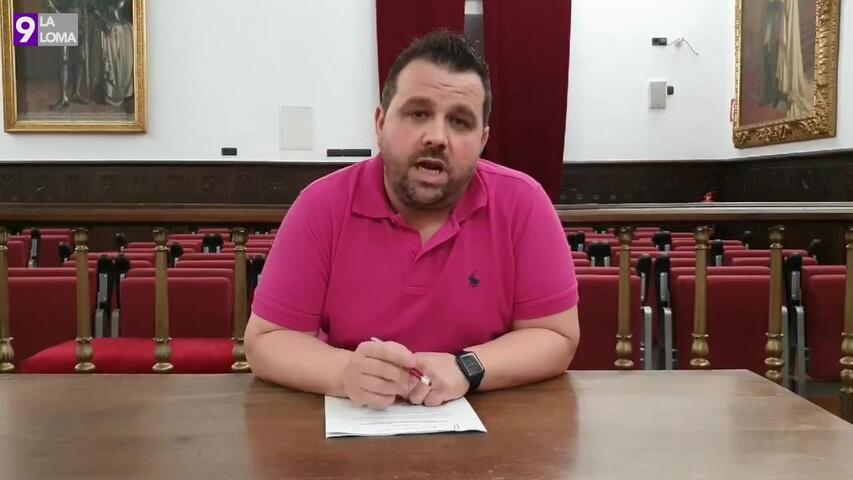 El concejal de parques y jardines de Úbeda explica el tratamiento y limpieza que se está realizando en fuentes y pilares