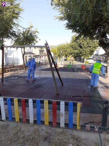 Reabiertos los parques infantiles de Ibros tras la limpieza y desinfección 2 ibros parques 4