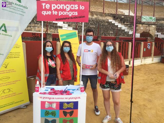 La concejalía de juventud de Úbeda, Cruz Roja y el IAJ informan con la campaña de salud sexual «Te pongas lo que te pongas, vístete para la ocasión»