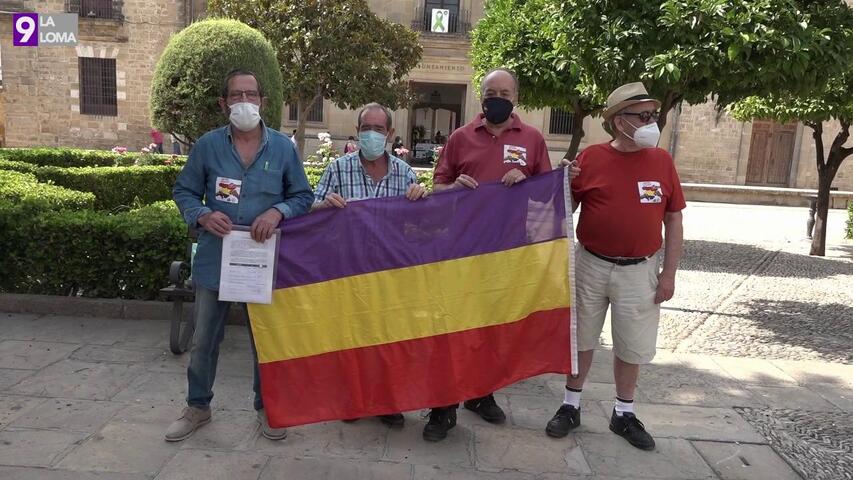 Entregadas las firmas recogidas para reclamar en Úbeda la construcción del monolito para la memoria histórica