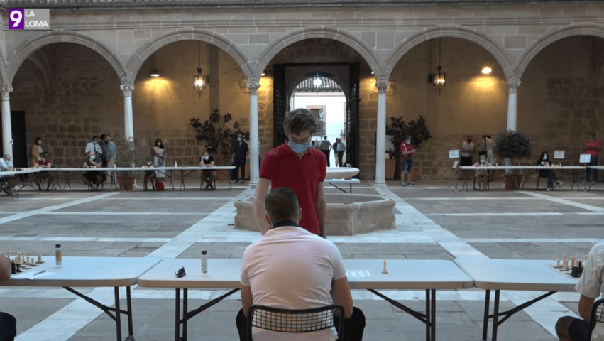 30 ajedrecistas locales compiten contra tres campeones nacionales en Úbeda