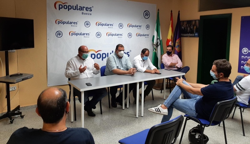 El PP acoge en Baeza una reunión comarcal con Agustín Moral y Javier Márquez