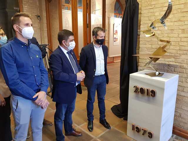 Una escueltura recordará en el Palacio Provincial los 40 años de ayuntamientos y diputaciones democráticos
