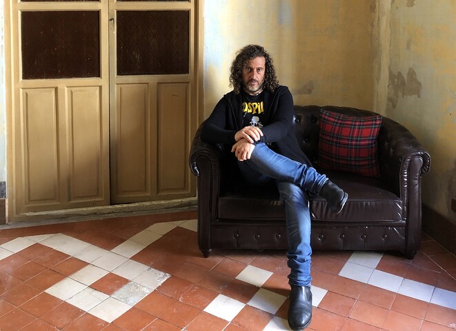 El profesor de la Universidad de Jaén Julio Ángel Olivares publica la novela ‘La piel leve’