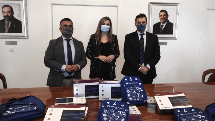 Tablets y mochilas para las familias más necesitadas de Baeza