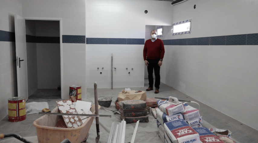 El Ayuntamiento de Baeza acondiciona los vestuarios del Campo de fútbol municipal