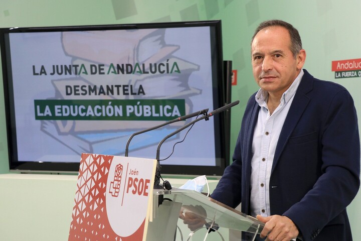 El PSOE denuncia “el mayor ataque de la historia” contra la educación pública y exige la dimisión de Imbroda