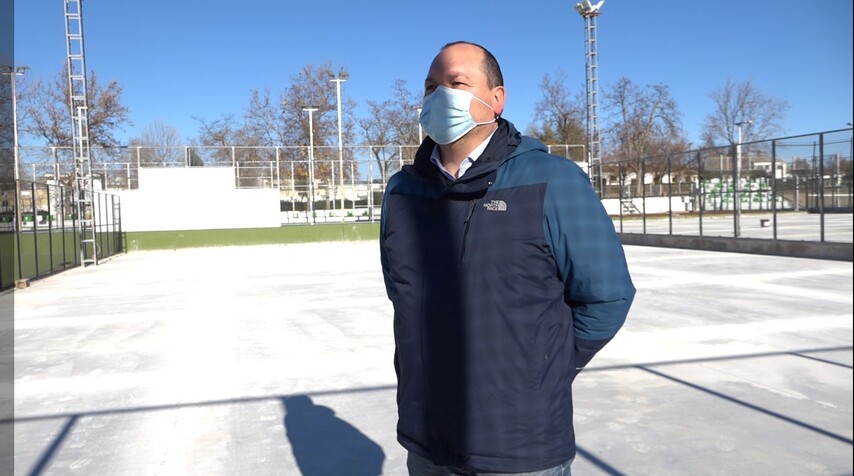 El Ayuntamiento de Baeza realiza obras de mejora en pistas de tenis del polideportivo municipal
