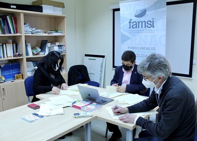 Reyes garantiza el compromiso de FAMSI con los colectivos más necesitados pese a la pandemia