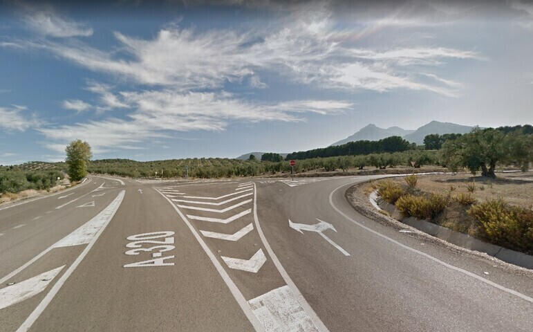 La Junta mejora la seguridad vial de la intersección de la A-320 con el camino de Begíjar a Torres