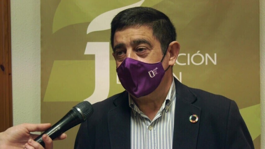 Reyes solicita al consejero de Salud un calendario de  vacunación para las auxiliares de ayuda a domicilio
