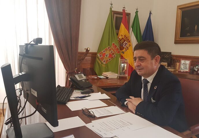 Reyes defiende que la lucha contra la despoblación parta de una estrategia global de todas las administraciones