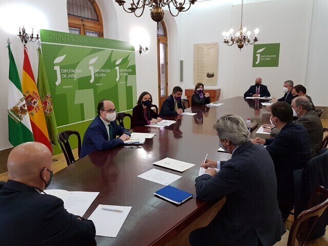 Maroto y Reyes abordan con industrias envasadoras de aceite de oliva la “buena noticia” de la supresión de los aranceles en EE UU