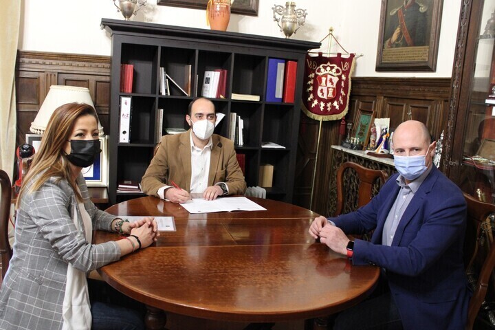 Diputación y Ayuntamiento de Úbeda firman un convenio para celebrar audiencias de la Junta Arbitral de Consumo