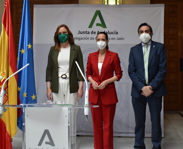 Maribel Lozano destaca el compromiso del Gobierno andaluz con el empleo y los sectores empresariales más afectados por la pandemia
