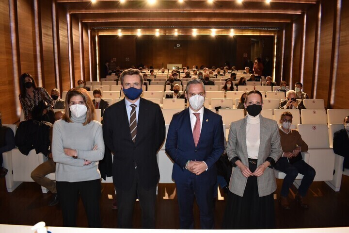 Bravo presenta el Fondo de Desarrollo Urbano a alcaldes y empresarios de Jaén
