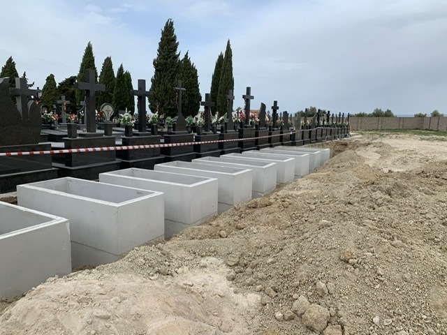 Instaladas 28 nuevas fosas en el Cementerio municipal de Rus