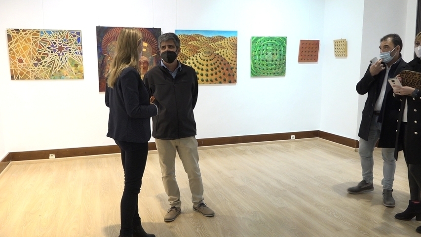 Inaugurada en la sala Pintor Elbo del Hospital de Santiago «Geometrías Ancestrales» de Javier Ramírez