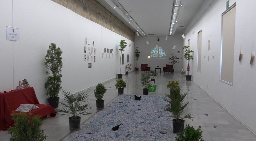 Inaugurada la exposición «Página 21» de la Asociación Mil y una noches, en el marco de la celebración del Día del Libro