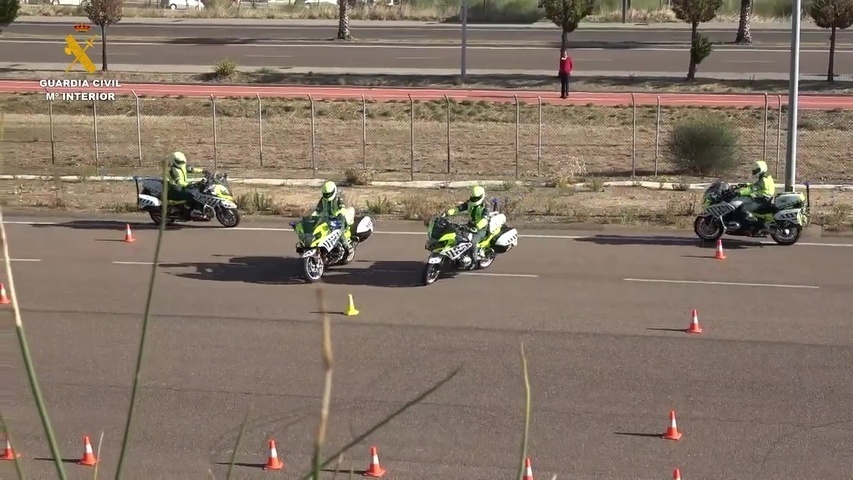 La Escuela de Tráfico de la Guardia Civil de Mérida tiñe de amarillo y verde la provincia de Jaén