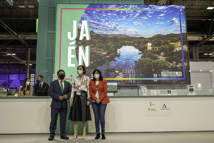 La ministra de Turismo visita el estand de la provincia de Jaén en Fitur 2021