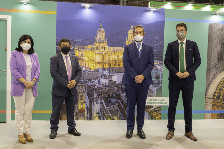 El secretario de Estado de Turismo visita el estand de la provincia de Jaén en Fitur 2021