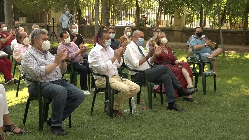 Inicio de campaña en Baeza del candidato del PSOE a las primarias Luis Ángel Hierro