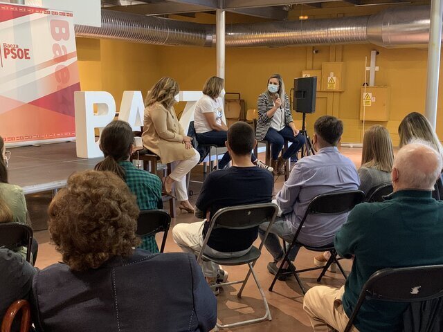 Susana Díaz visita Baeza en plena campaña de primarias andaluzas