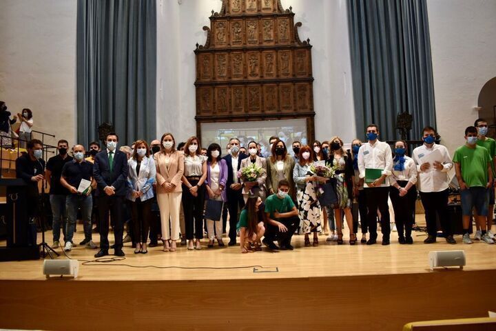 La Junta homenajea en Úbeda a toda la comunidad educativa en el curso escolar más difícil