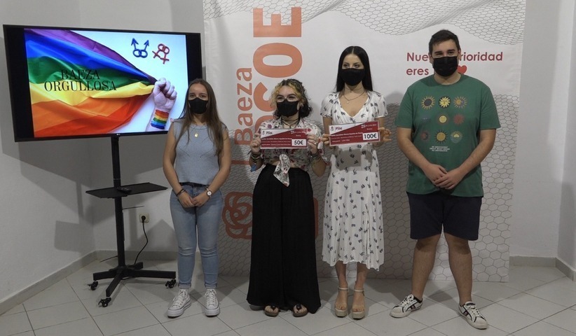 Día del Orgullo LGTBI en la sede del PSOE de Baeza