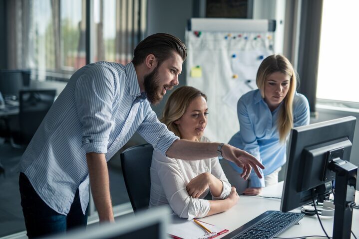 Empleo pone en marcha un nuevo incentivo para favorecer la contratación indefinida de 476 desempleados tras sus prácticas laborales