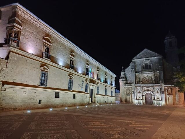 Úbeda sustituye la totalidad de las luminarias soterradas de las zonas monumentales de la ciudad
