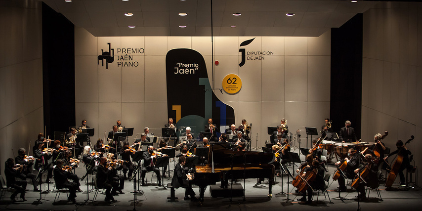20210417 El ganador Valentin Malinin con la orquesta filarmonica de Malaga