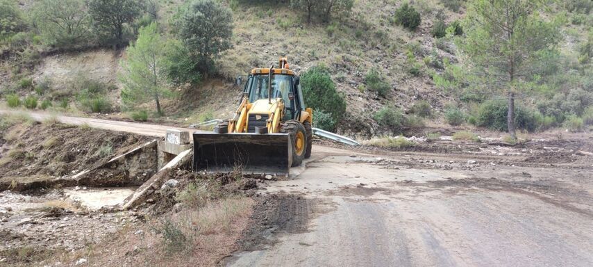 Desarrollo Sostenible moviliza a una veintena de operarios y maquinaria para atajar las incidencias tras las tormentas