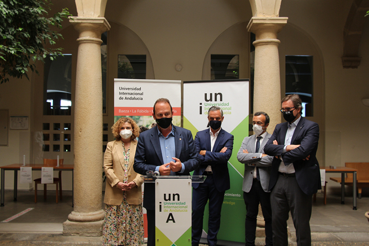 Los rectores de la UNIA y la UJA y el consejero de Hacienda de la Junta de Andalucía participan en el encuentro sobre Fraude fiscal